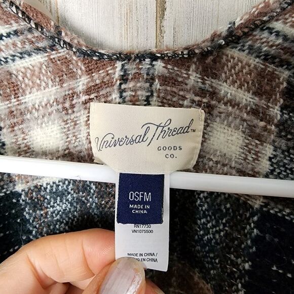 Universal Thread Plaid Fringe Shawl Black Brown OSFM - Picture 3 of 11